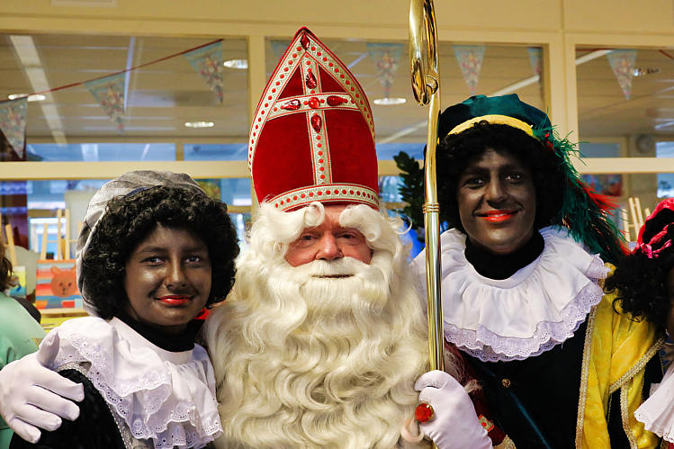 Aankomst van de Sint en zijn Zwarte Pieten in Waarder_145